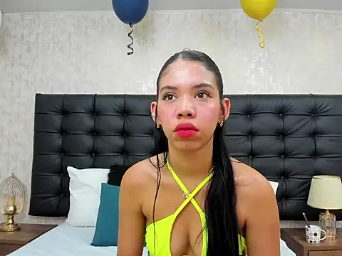 Snapshot of EmaGarcess chatting on 10-22-25, 07:35 EmaGarcess online show from 10-22-25, 07:35