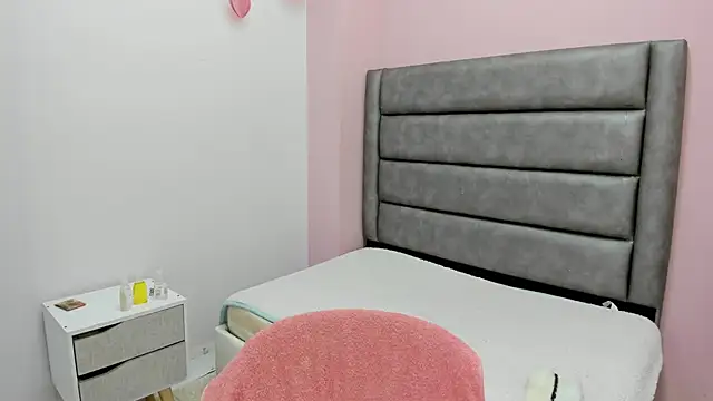 Snapshot of lorerivas chatting on 11-11-25, 01:55 lorerivas online show from 11-11-25, 01:55