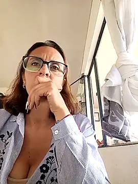 Jade 1-9 online show from 10-22-25, 03:34