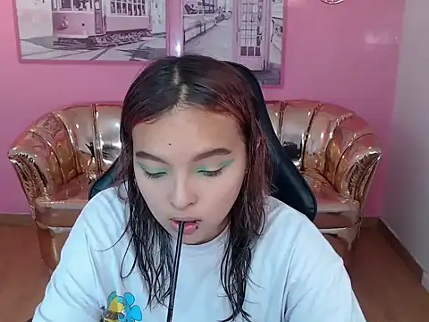 Snapshot of mia_foster_t chatting on 10-11-25, 12:47 mia foster t online show from 10-11-25, 12:47