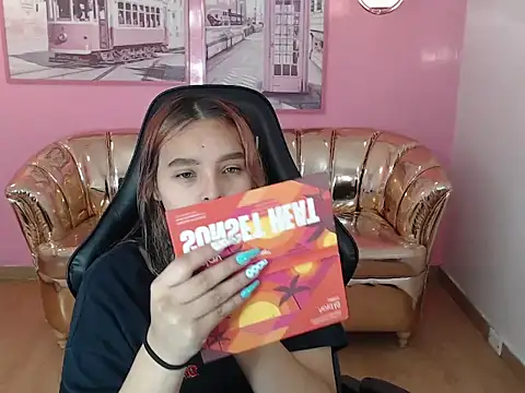 Snapshot of mia_foster_t chatting on 10-12-25, 12:37 mia foster t online show from 10-12-25, 12:37