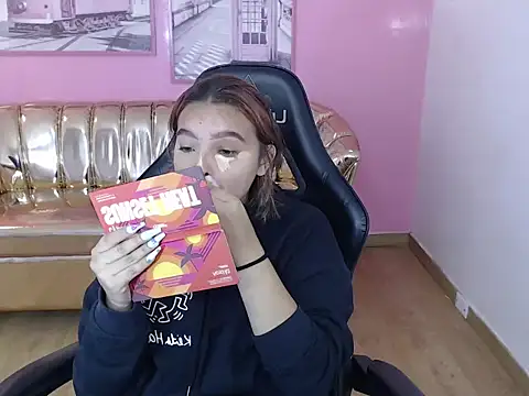 Snapshot of mia_foster_t chatting on 10-18-25, 01:01 mia foster t online show from 10-18-25, 01:01