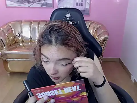 Snapshot of mia_foster_t chatting on 10-24-25, 12:34 mia foster t online show from 10-24-25, 12:34