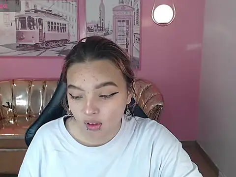 Snapshot of mia_foster_t chatting on 11-01-25, 12:40 mia foster t online show from 11-01-25, 12:40