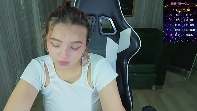 Snapshot of mia_foster_t chatting on 11-13-25, 12:42 mia foster t online show from 11-13-25, 12:42