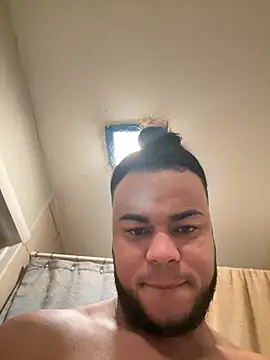 Snapshot of familia0210 chatting on 10-04-25, 10:52 familia0210 online show from 10-04-25, 10:52