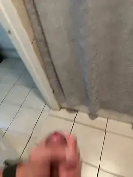 Snapshot of familia0210 chatting on 10-28-25, 01:14 familia0210 online show from 10-28-25, 01:14