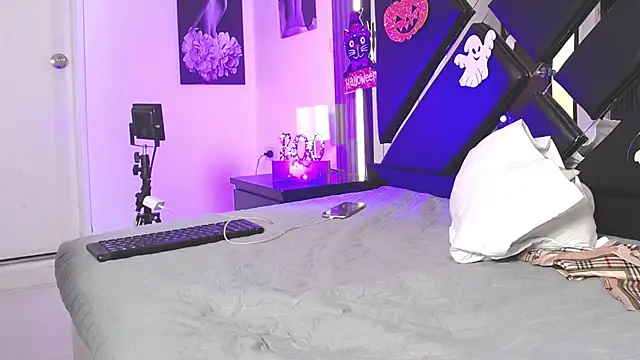 Snapshot of Charlotte_ebony_ chatting on 10-21-25, 02:51 Charlotte ebony online show from 10-21-25, 02:51