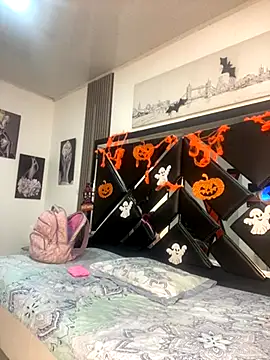 Snapshot of Charlotte_ebony_ chatting on 10-22-25, 12:27 Charlotte ebony online show from 10-22-25, 12:27