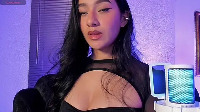 Snapshot of anne_leee chatting on 04-20-26, 11:50 anne leee online show from 04-20-26, 11:50