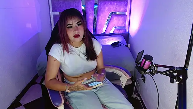 Snapshot of ivoni chatting on 10-06-25, 06:27 ivoni online show from 10-06-25, 06:27