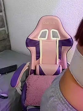 Snapshot of ivoni chatting on 10-10-25, 07:13 ivoni online show from 10-10-25, 07:13