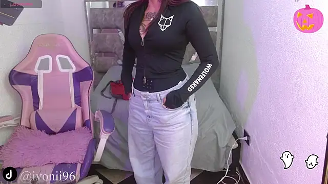 Snapshot of ivoni chatting on 10-28-25, 07:27 ivoni online show from 10-28-25, 07:27