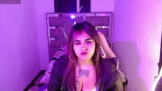 Snapshot of ivoni chatting on 11-10-25, 10:31 ivoni online show from 11-10-25, 10:31