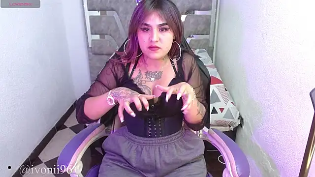 Snapshot of ivoni chatting on 11-11-25, 09:48 ivoni online show from 11-11-25, 09:48