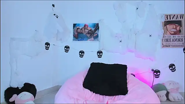 Snapshot of Miaengels_ chatting on 10-10-25, 12:09 Miaengels online show from 10-10-25, 12:09