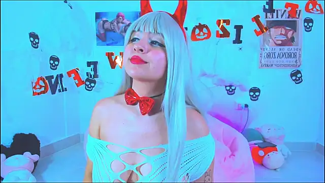 Snapshot of Miaengels_ chatting on 10-13-25, 01:05 Miaengels online show from 10-13-25, 01:05