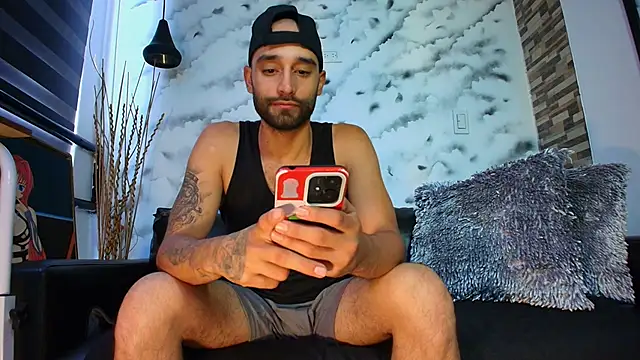 Snapshot of Max_Miller_S chatting on 10-04-25, 07:01 Max Miller S online show from 10-04-25, 07:01