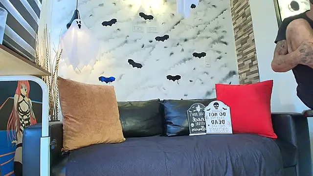 Snapshot of Max_Miller_S chatting on 10-20-25, 06:30 Max Miller S online show from 10-20-25, 06:30