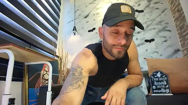 Snapshot of Max_Miller_S chatting on 10-22-25, 06:40 Max Miller S online show from 10-22-25, 06:40