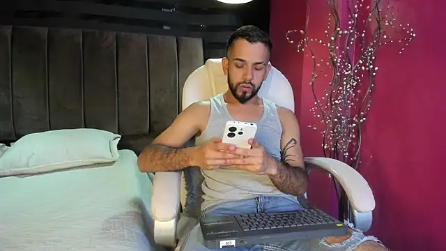 Snapshot of Lobo_sex21 chatting on 10-20-25, 08:42 Lobo sex21 online show from 10-20-25, 08:42