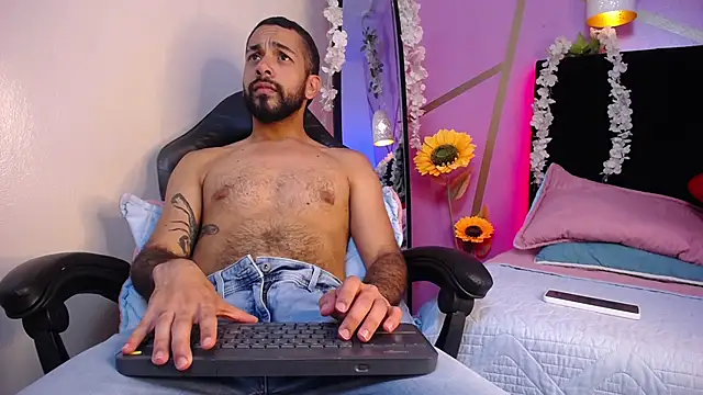 Snapshot of Lobo_sex21 chatting on 11-04-25, 07:57 Lobo sex21 online show from 11-04-25, 07:57