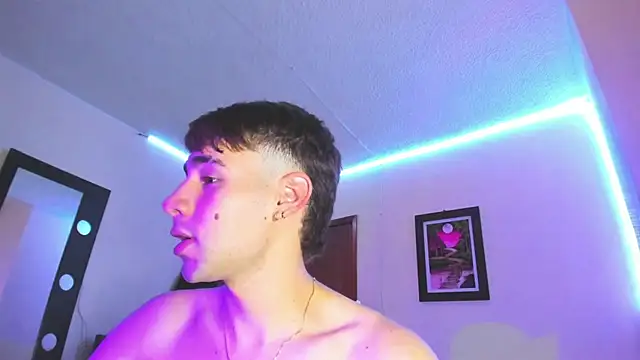 Snapshot of PapiNoha chatting on 11-07-25, 04:23 PapiNoha online show from 11-07-25, 04:23