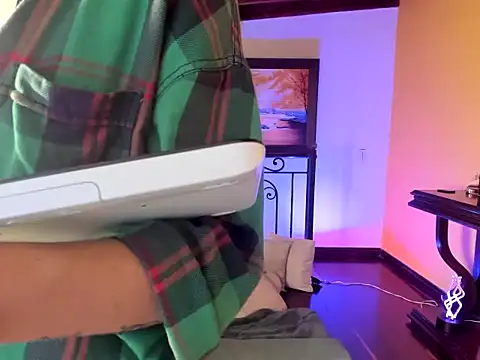 Zulyhenao online show from 10-15-25, 04:56