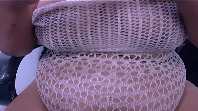 Snapshot of chuby_pau chatting on 10-16-25, 02:23 chuby pau online show from 10-16-25, 02:23