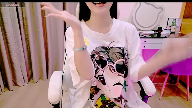 Snapshot of _Aria_Moonie chatting on 04-02-26, 03:53 Aria Moonie online show from 04-02-26, 03:53