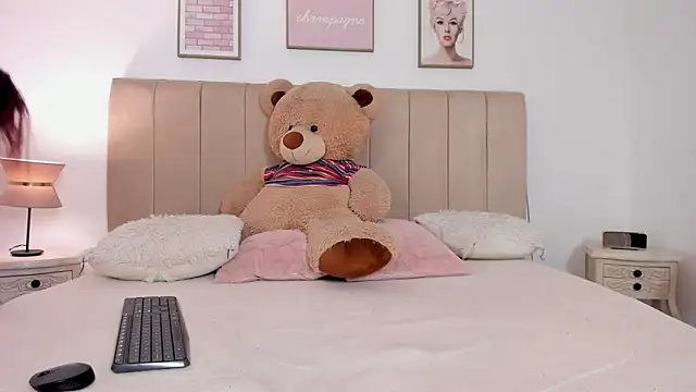 Snapshot of sam_von_tess chatting on 10-16-25, 04:13 sam von tess online show from 10-16-25, 04:13