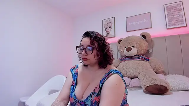 Snapshot of sam_von_tess chatting on 10-21-25, 04:57 sam von tess online show from 10-21-25, 04:57