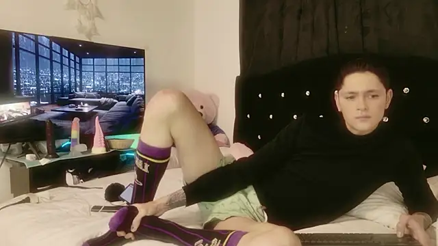 Tyler cat online show from 10-20-25, 10:59