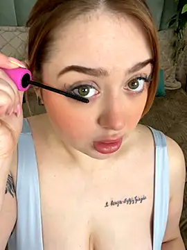 Snapshot of KellyMoors chatting on 10-09-25, 01:25 KellyMoors online show from 10-09-25, 01:25