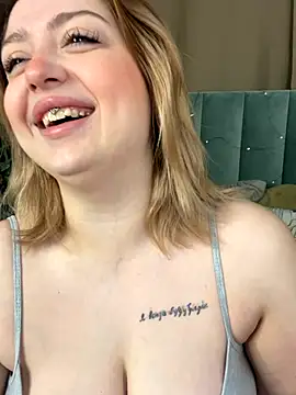 Snapshot of KellyMoors chatting on 10-18-25, 01:08 KellyMoors online show from 10-18-25, 01:08