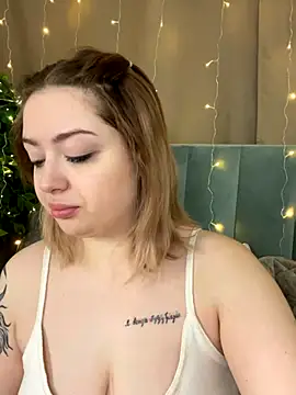 Snapshot of KellyMoors chatting on 10-20-25, 01:17 KellyMoors online show from 10-20-25, 01:17