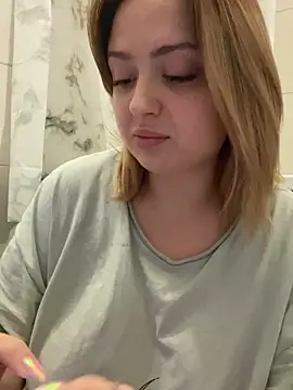 Snapshot of KellyMoors chatting on 10-21-25, 11:33 KellyMoors online show from 10-21-25, 11:33