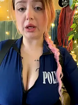 Snapshot of KellyMoors chatting on 10-27-25, 01:09 KellyMoors online show from 10-27-25, 01:09