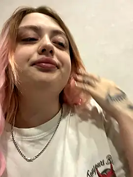 Snapshot of KellyMoors chatting on 10-27-25, 01:15 KellyMoors online show from 10-27-25, 01:15