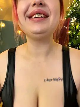 Snapshot of KellyMoors chatting on 11-01-25, 01:18 KellyMoors online show from 11-01-25, 01:18