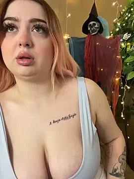 Snapshot of KellyMoors chatting on 11-06-25, 01:39 KellyMoors online show from 11-06-25, 01:39