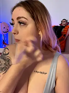 Snapshot of KellyMoors chatting on 11-12-25, 01:39 KellyMoors online show from 11-12-25, 01:39