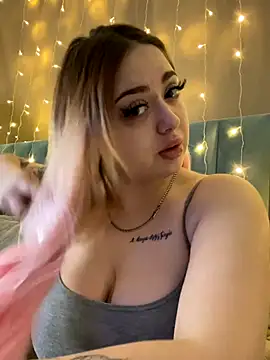 Snapshot of KellyMoors chatting on 11-16-25, 01:22 KellyMoors online show from 11-16-25, 01:22