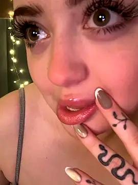 KellyMoors online show from 12-22-25, 02:08