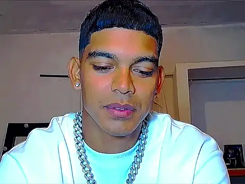 Snapshot of theMyke101 chatting on 05-09-26, 04:12 theMyke101 online show from 05-09-26, 04:12