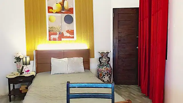 fallinLunaxX online show from 10-24-25, 04:03