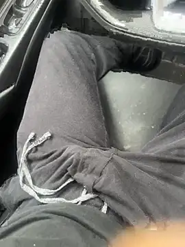 Snapshot of ayrtonmen chatting on 10-17-25, 01:14 ayrtonmen online show from 10-17-25, 01:14