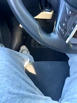 Snapshot of ayrtonmen chatting on 10-29-25, 02:52 ayrtonmen online show from 10-29-25, 02:52