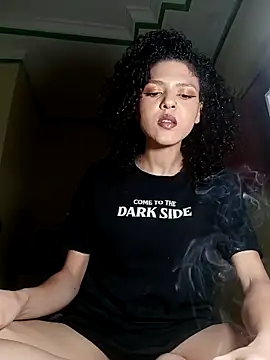 Larissinhamm online show from 10-28-25, 01:53