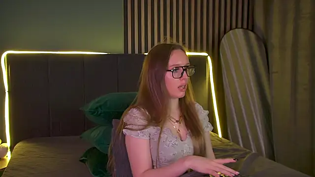 Snapshot of KathyStewart chatting on 11-08-25, 03:23 KathyStewart online show from 11-08-25, 03:23